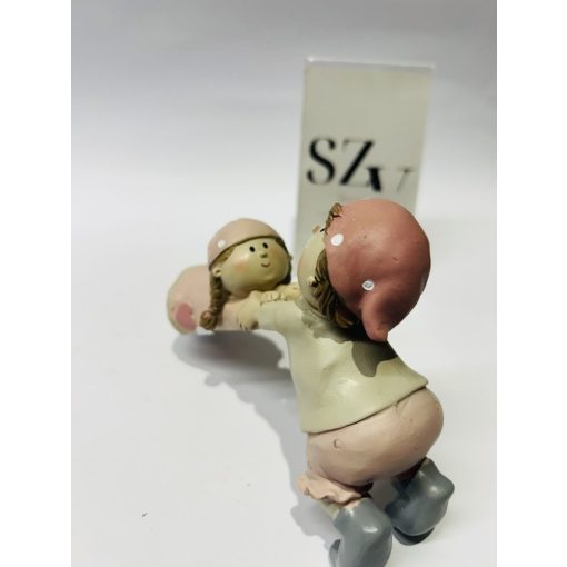 Játszó Kisfiú és Kislány