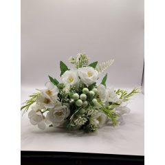 Tea Rózsa csokor 7 ágú bogyóval fehér